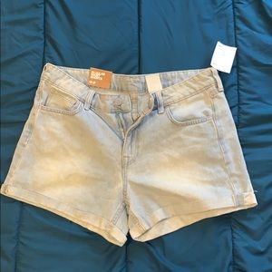 H&m light wash denim shorts